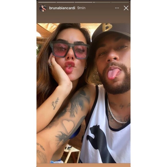 Neymar posa com Bruna Biancardi: foto postada pela influenciadora foi apagada pouco tempo depois