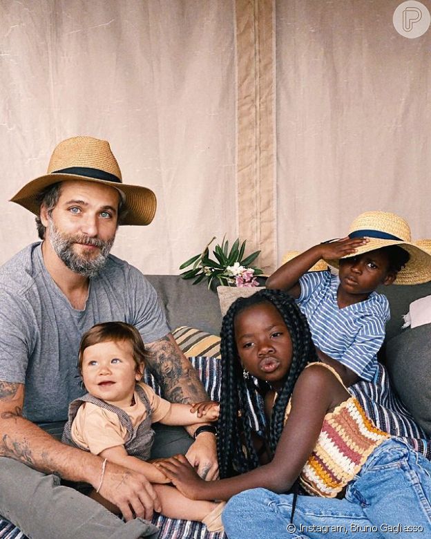 Bruno Gagliasso e seus filhos que já são hit na internet: Titi, de 8 anos, Bless, de 6 e Zyan, de 1