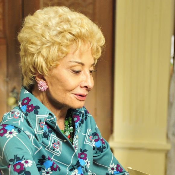 Glória Menezes em cena da série 'Louco por Elas', de 2012 na Globo