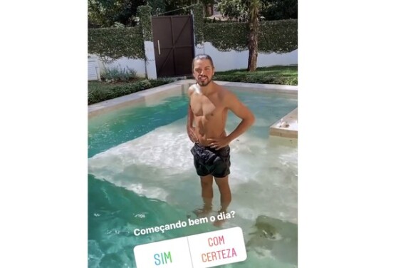 Rodrigo Simas costuma mostrar a piscina no Instagram