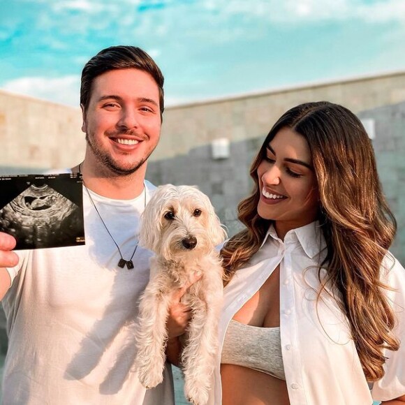 Assim como Thaila, Vivian Amorim também manteve a gravidez escondida por algum tempo