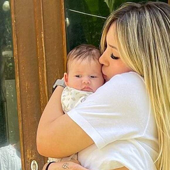 Na conversa, Virgínia explicou que não parou de amamentar a filha por escolha