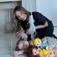 Filha de Claudia Leitte caiu no sono após festa: 'Bela Adormecida'