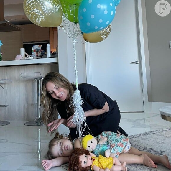 Filha de Claudia Leitte caiu no sono após festa: 'Bela Adormecida'