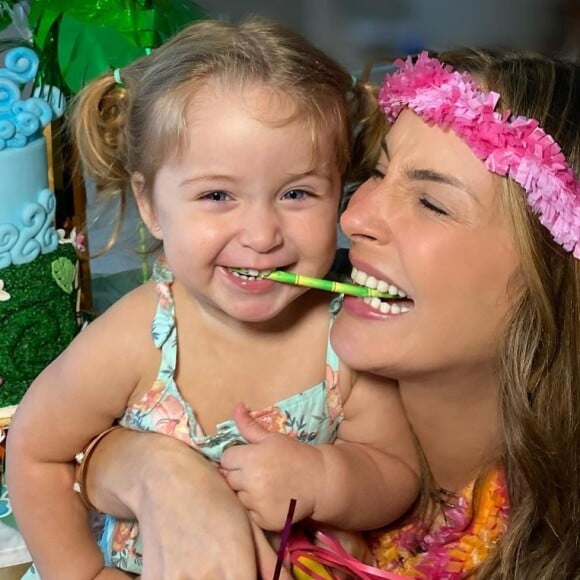 Claudia Leitte fez pedido para a filha, Bela: 'Que o Senhor abençoe mais e mais minha menina, em nome de Jesus!'