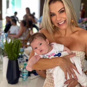 Poliana Rocha iniciou carreira de influenciadora quando Virgínia Fonseca e Zé Felipe começaram a namorar e recebeu apoio da nora: 'Me incentivou muito'