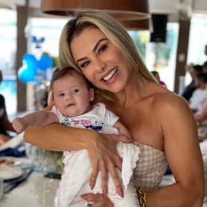 Poliana Rocha foi ao Instagram nesta quarta-feira (25) expressar gratidão à Virgínia Fonseca: 'Pode ser que ela nem tenha percebido [que me ajudou na carreira], mas sou grata'