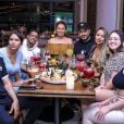 Maria Lina saiu com a irmã de Whindersson Nunes, Hagda Kerolayne e amigos para restaurante japonês em São Paulo