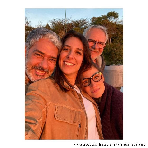 Foto de Natasha Dantas exaltando equipe do marido, William Bonner
