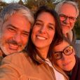 Natasha Dantas exaltou equipe do 'Jornal Nacional' ao postar foto de selfie com William Bonner e amigos de trabalho do jornalista