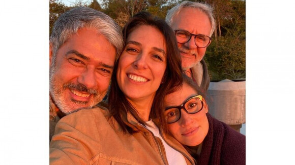Natasha Dantas exaltou equipe do 'Jornal Nacional' ao postar foto de selfie com William Bonner e amigos de trabalho do jornalista