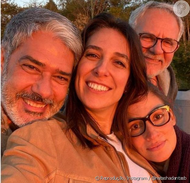 Natasha Dantas exaltou equipe do 'Jornal Nacional' ao postar foto de selfie com William Bonner e amigos de trabalho do jornalista