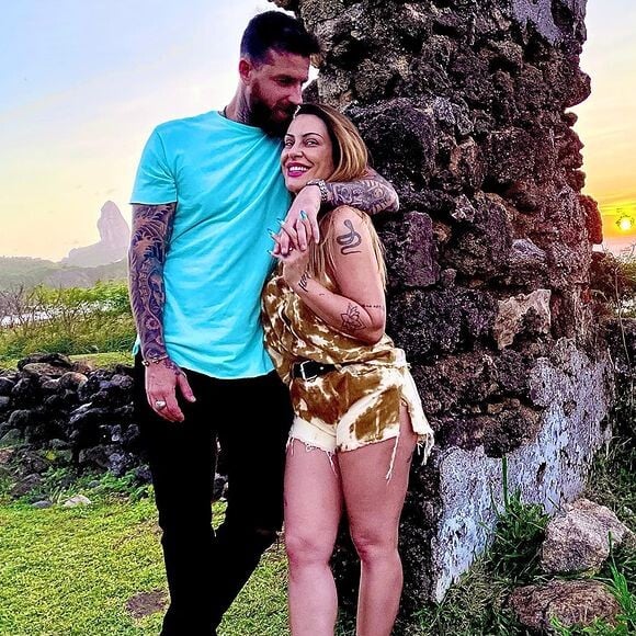 Cleo casou com Leandro D'Lucca em cartório de Minas Gerais em julho e está aproveitando lua de mel em Fernando de Noronha