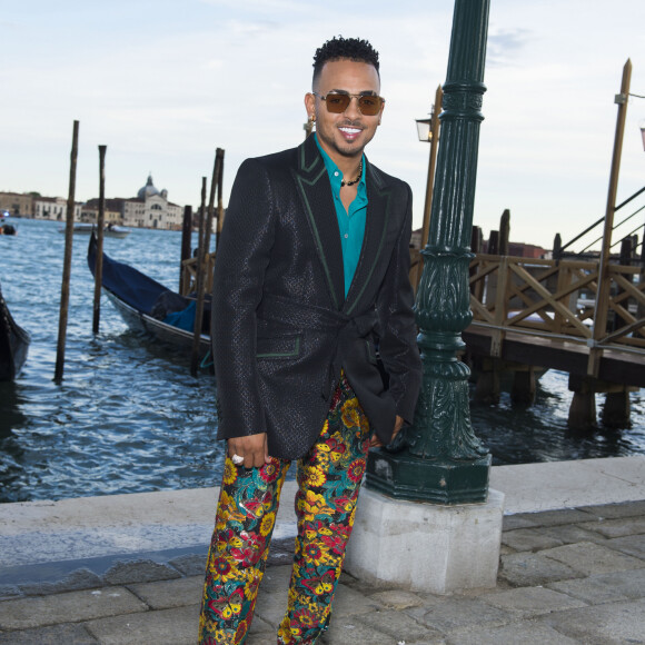 O cantor Ozuna também marcou presença no desfile da Dolce & Gabbana