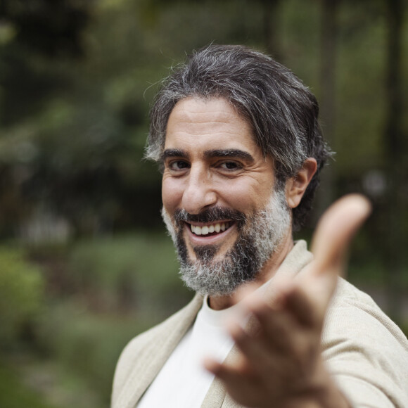 Marcos Mion reestreia na Globo após 22 anos, agora à frente do 'Caldeirão'