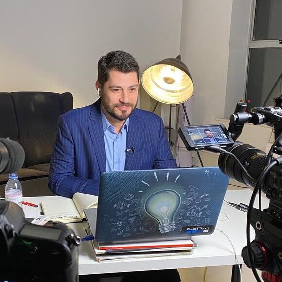 Evaristo Costa apresentava o 'Séries Originais' na CNN Brasil