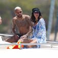 Neymar também teria mostrado a barriga saliente durante um passeio de barco em Ibiza