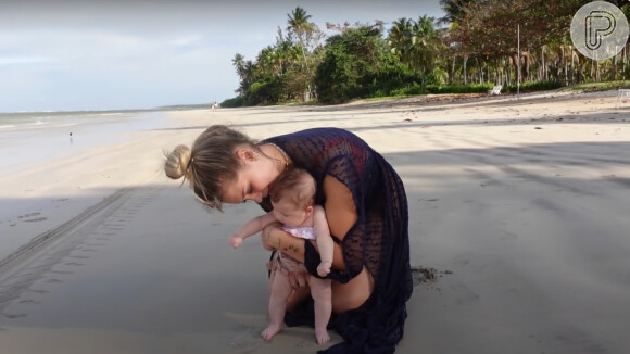 Virgínia Fonseca leva filha para a praia pela primeira vez