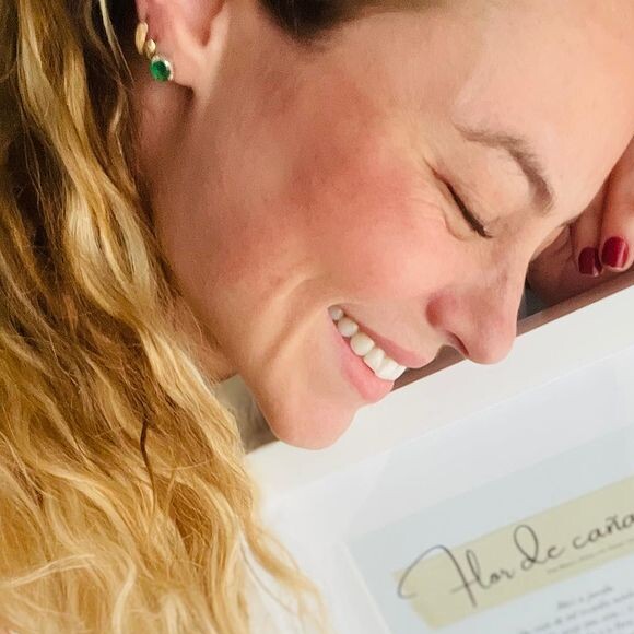 Presente de Diogo Nogueira para Paolla Oliveira é poema que pode virar nova música com apelido que deu à atriz: 'Flor de canã'