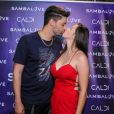 Dupla de Mariano, Munhoz trocou beijos com a namorada,  Alana Neto, em evento 