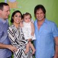 Filho de Roberto Carlos, Dudu Braga recebe o pai em aniversário de Laura, sua filha