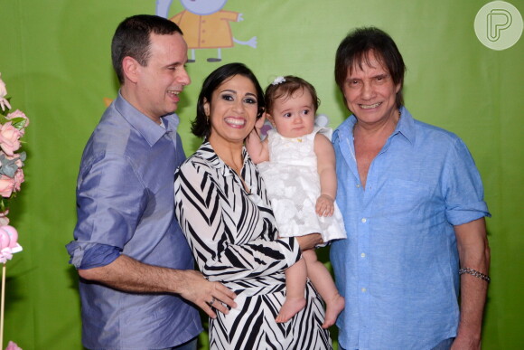 Filho de Roberto Carlos, Dudu Braga recebe o pai em aniversário de Laura, sua filha