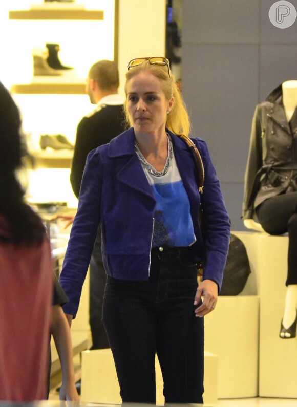 Calças altas e jaquetas são peças que não podem faltar no guarda-roupa de Angélica