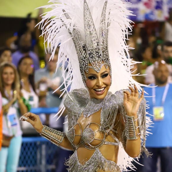 Sabrina Sato volta ao posto de rainha de bateria da Vila Isabel no Carnaval em 2022