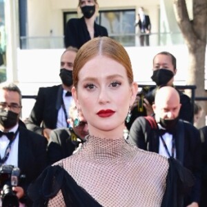 Na ocasião, Marina Ruy Barbosa apareceu no Festival de Cannes e também no baile beneficente amfAR