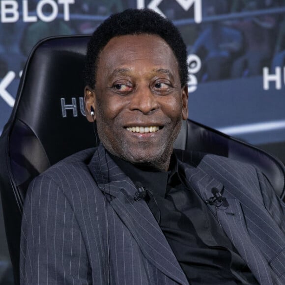 Pelé precisou ser submetido a uma cirurgia no cólon direito depois de descobrir um tumor