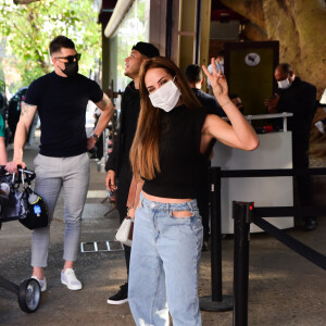 Gabi Martins usou recentemente uma calça jeans sem bolsos