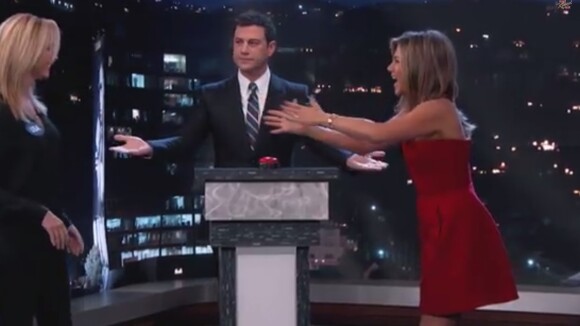 Jennifer Aniston e Lisa Kudrown participam de campeonato de palavrões na TV