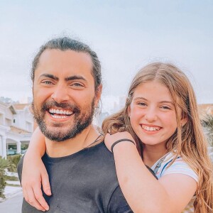 Lorena Queiroz se reencontrou há algumas semanas com Carlo Porto, que viveu seu pai na novela 'Carinha de Anjo'
