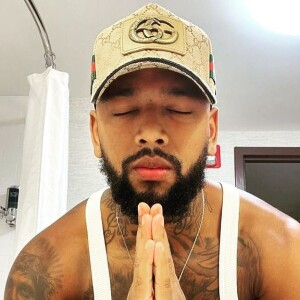 Nego do Borel chorou em 'A Fazenda' ao ser apontado pelos colegas como primeiro eliminado