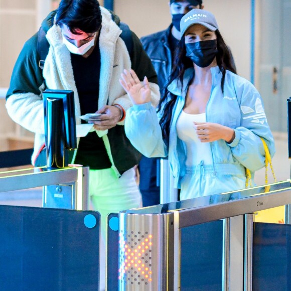 Andressa Suita foi fotografada embarcando no Aeorporto Santos Dumont, no Rio de Janeiro