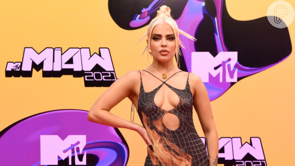 Luísa Sonza surgiu com vestido em chamas no 'MTV Miaw'