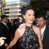 Katy Perry usa look feito pela estilista americana Jaime Lee Major no valor de R$ 17 mil no Aria Awards