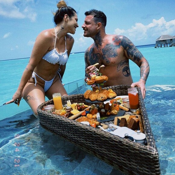 Cleo e o marido, Leandro D'lucca, estão em lua de mel pela segunda vez