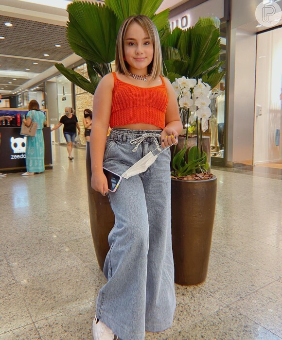 Sienna é fã dos trendies com jeans