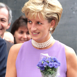 Princesa Diana era fã do relógio Cartier e adorava usar o acessório em looks
