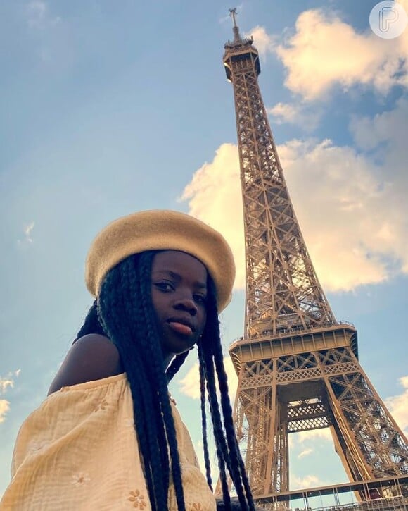 Giovanna Ewbank babou pelos filhos em fotos de viagem à Paris