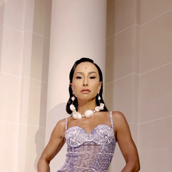 Look de Sabrina Sato durante Semana de Moda de Paris está avaliado em R$ 27 mil