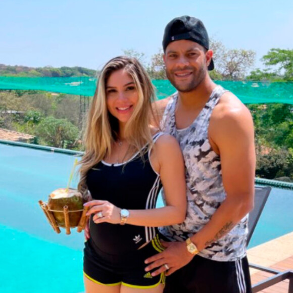 Mulher de Hulk Paraíba mostrou barriga de gravidez pela primeira vez