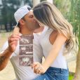 Hulk Paraíba e Camila Ângelo anunciaram gravidez na web; atual do jogador é sobrinha da ex-mulher dele