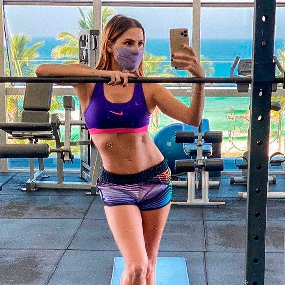 Nova campanha de moda fitness elegeu Deborah Secco para 'representar a força e pluraridade da mulher'