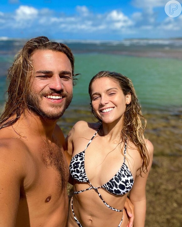 Isabella Santoni ganhou elogio do namorado, Caio Vaz, após postar foto de biquíni na web