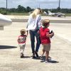 Mais cedo, Claudia Leitte embarcou, em seu avião particular, para a capital paulista com os filhos, onde grava o 'Show da Virada', da TV Globo