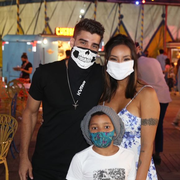 Carol Nakamura e Guilherme Leonel prestigiaram o espetáculo 'Abracadabra'