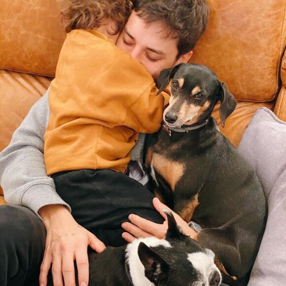 Junior Lima evita expor o filho mais velho nas redes sociais