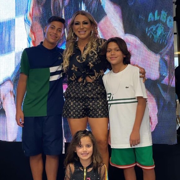 Iran Ângelo é mãe de três filhos com o ex-marido, o jogador Hulk Paraíba